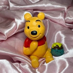 Winnie the Pooh + Hunny pot